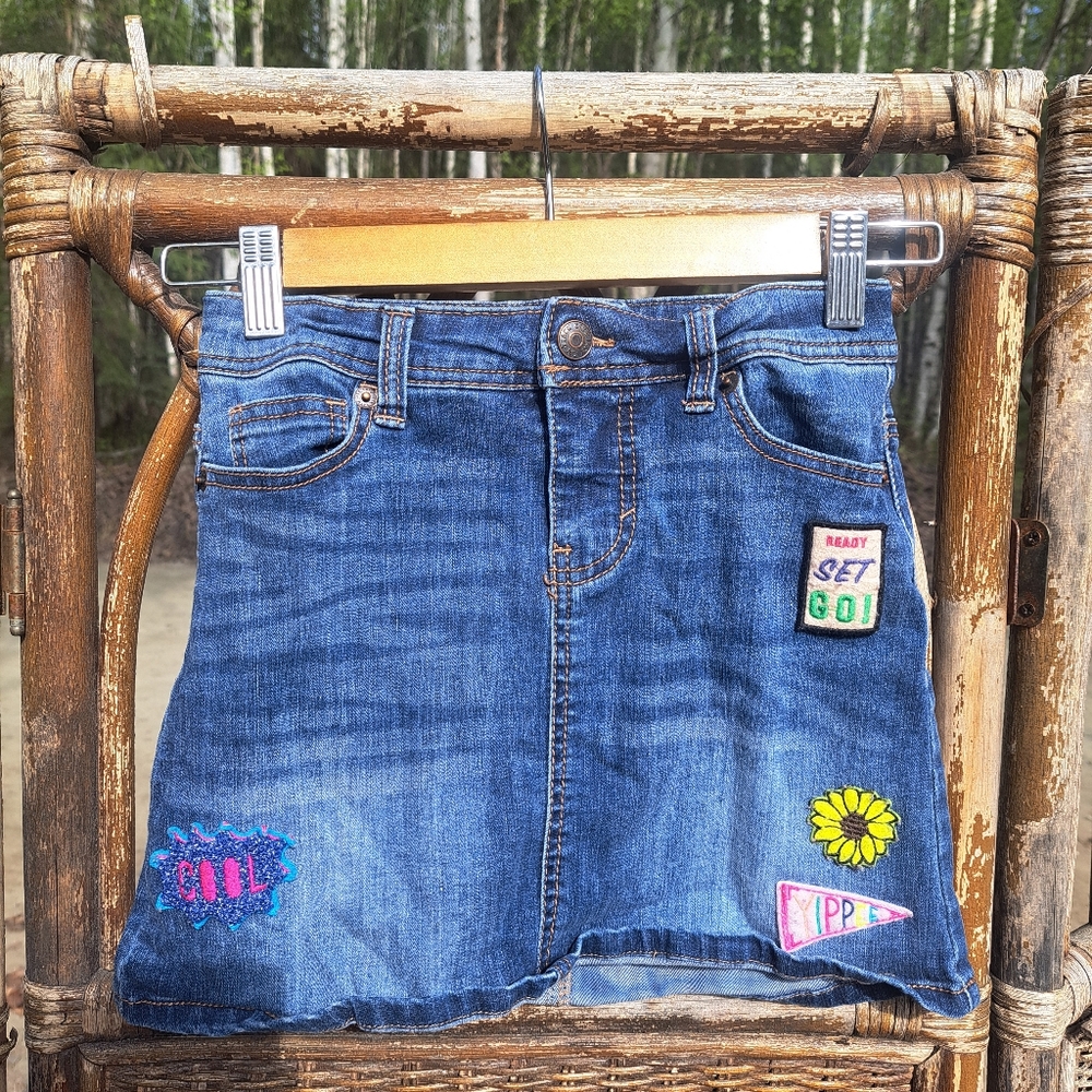 🙂 3/15 Cat and Jack Embroidered Denim Skirt with Patches🌼